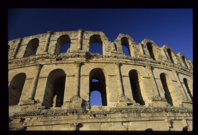 Tunisie_Mars_1998_073_Amphi_El_Jem.jpg